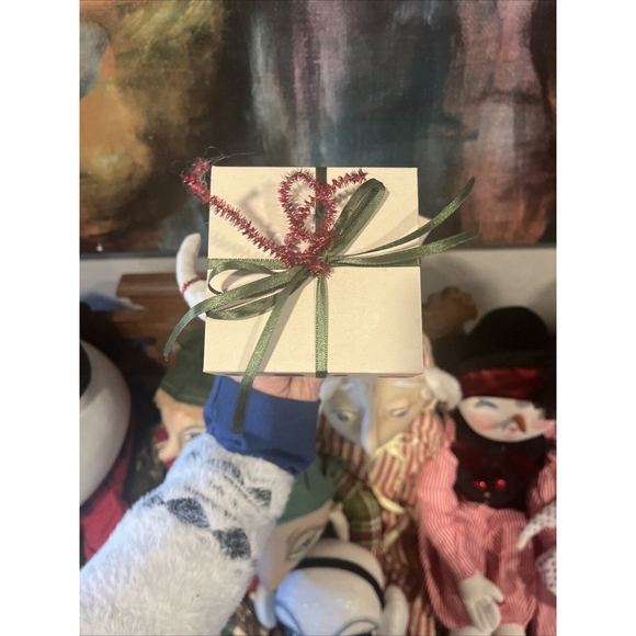 Benny Box Christmas Doll With Opening Present New Gathered Traditions - Picture 6 of 6